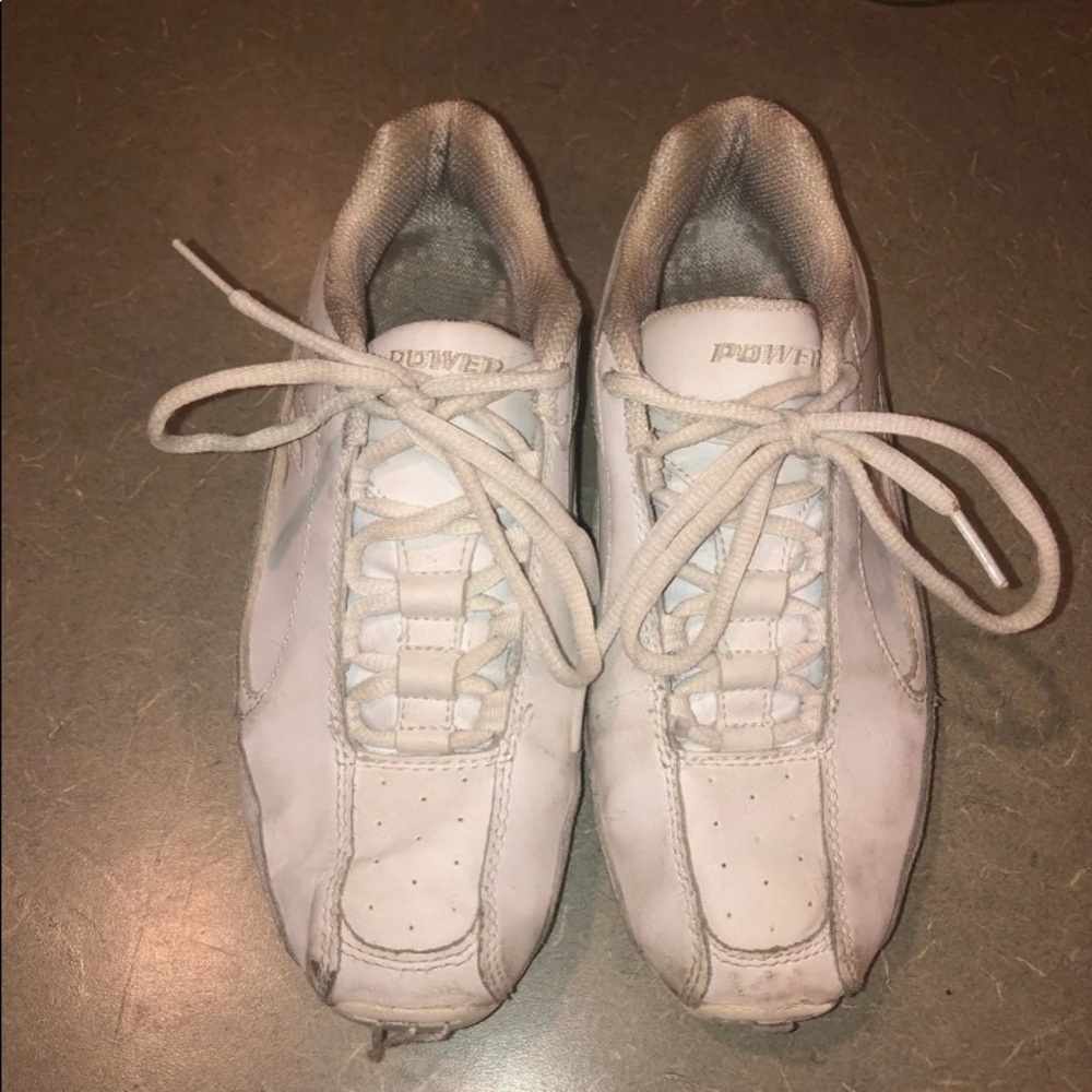Cheerleading shoes